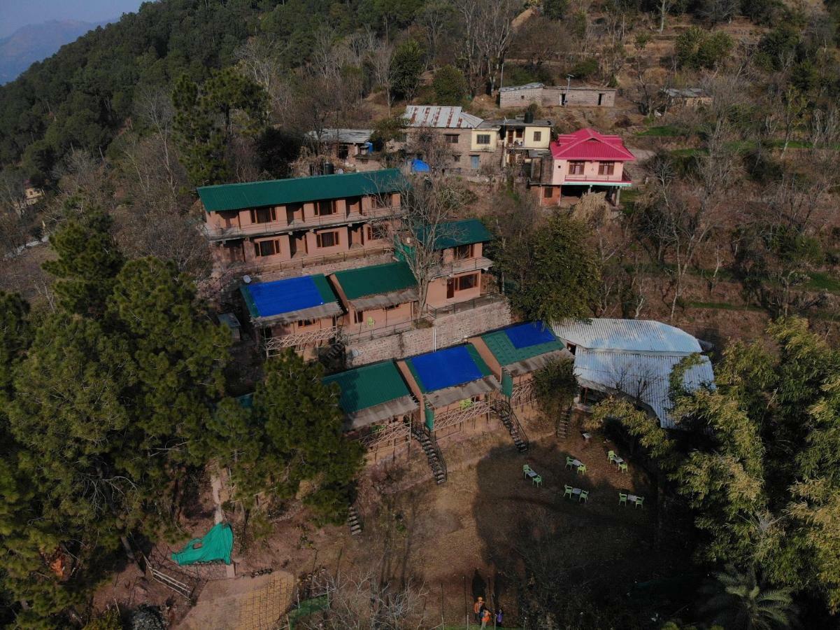The Mud House Resort Kasauli Buitenkant foto
